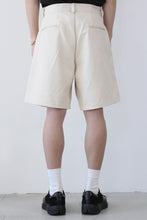 Load image into Gallery viewer, DOUBLE PLEAT SHORTS / NATURAL