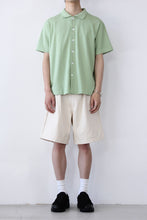 Load image into Gallery viewer, DOUBLE PLEAT SHORTS / NATURAL