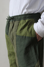 Load image into Gallery viewer, Z ORGANIC COTTON PATCHWORK CARGO SHORTS / GREEN [40%OFF]