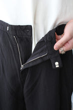 Load image into Gallery viewer, SLOW TROUSERS / BLACK FLUID TWILL [20%OFF]