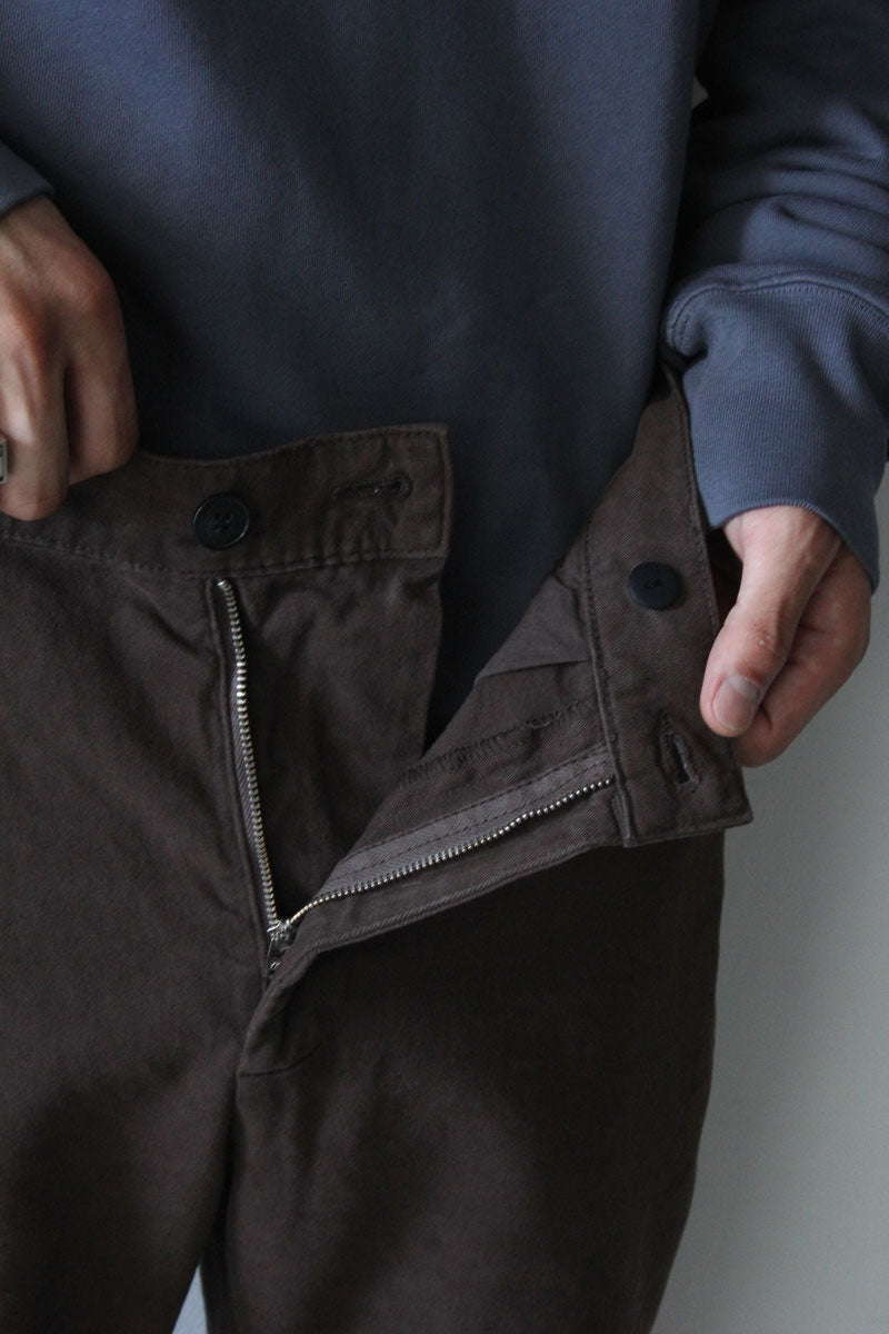 KEEP TROUSERS / BROWN BRUSHED TWILL [60% OFF]