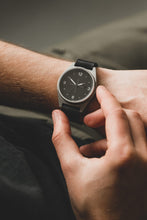 Load image into Gallery viewer, FIELD WATCH / SIVER/BLACK