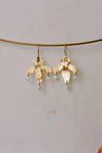 Load image into Gallery viewer, VUELO EARRINGS / GOLD PLATED SILVER 