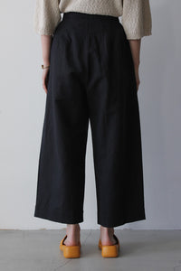 PLEATED TROUSER / BLACK [60%OFF]