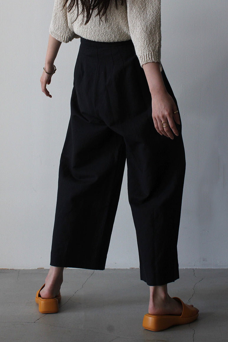 PLEATED TROUSER / BLACK [40%OFF]