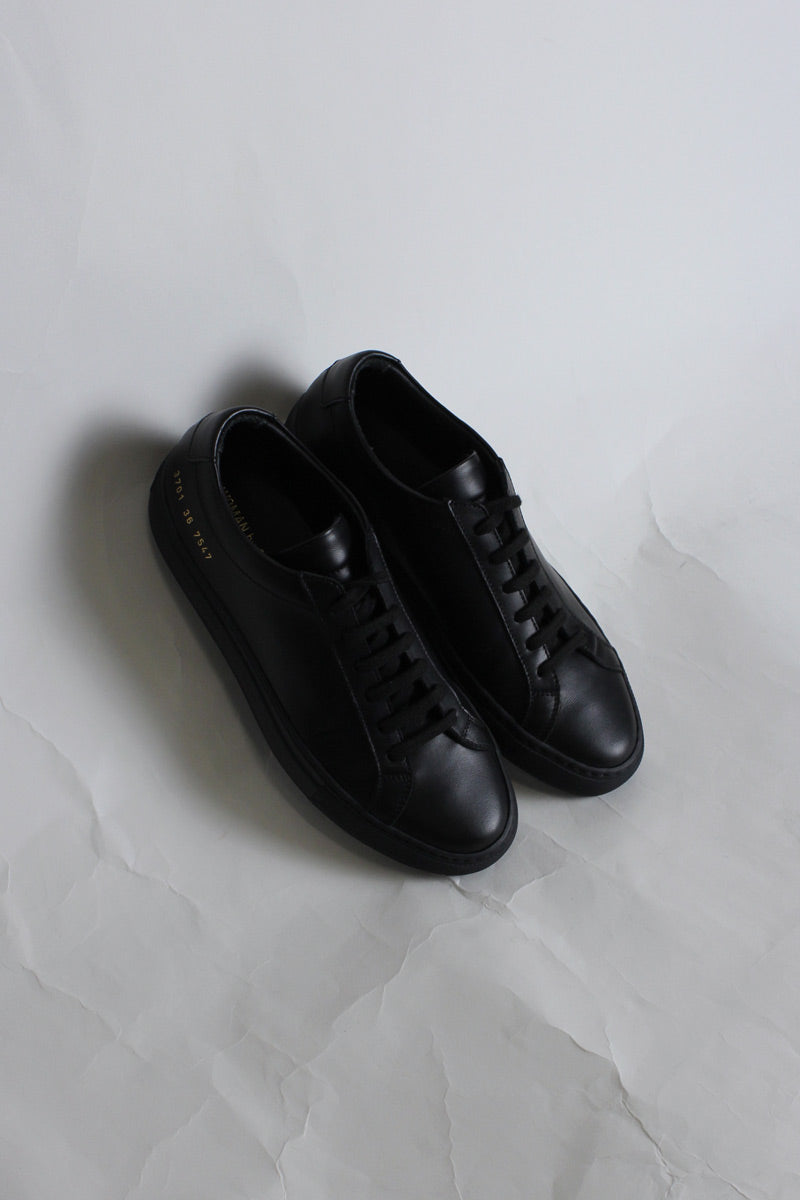 COMMON PROJECTS | ORIGINAL ACHILLES LOW 3701 / BLACK アキレスロースニーカー – STOCK