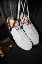 Load image into Gallery viewer, VM001 SUEDE LO / WHITE / WHITE