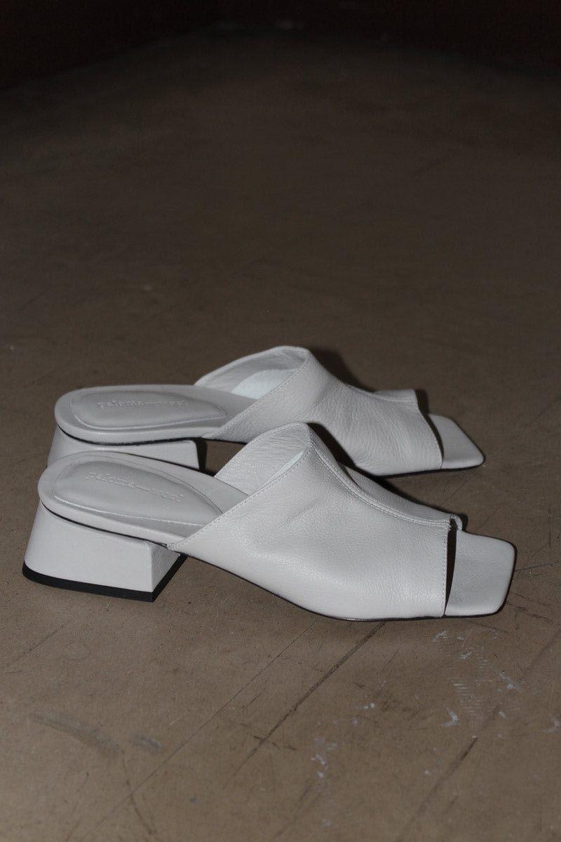 CONSTANZA LEATHER SANDALS / LIGHT GREY