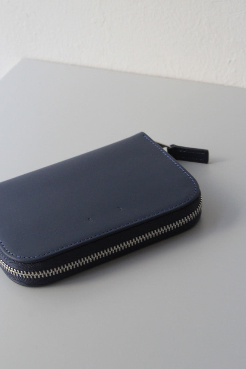 PB0110 | CM3.1 LEATHER WALLET / NAVY レザージップウォレット – STOCK